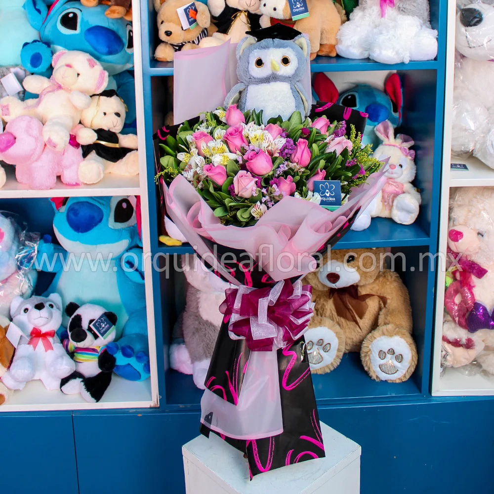 12 Rosas Fashion Deluxe con Peluche (Graduación)