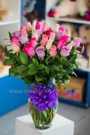 Jarrón 25 Rosas Pastel